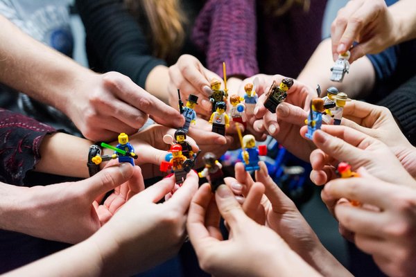 Quels jeux de construction recommandez-vous pour encourager la patience chez les enfants ?