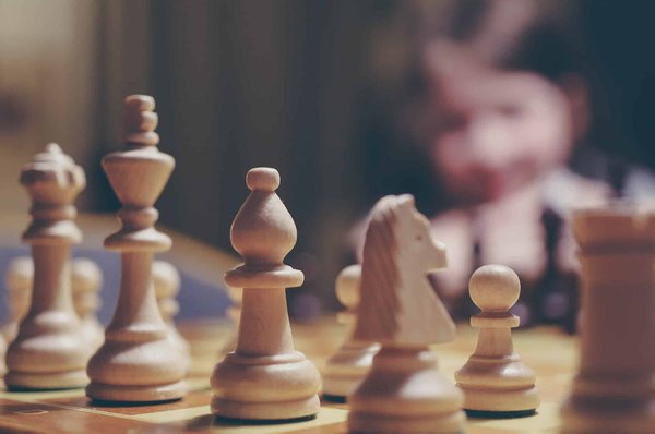 Comment les jeux périscolaires peuvent compléter l'éducation formelle?
