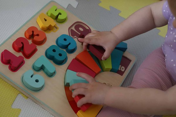 Pourquoi est-il important de choisir le bon type de jouet pour l'éducation ?
